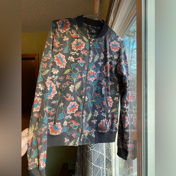 Sherpa Adventure Gear zip-up jacket - Picture 1 of 6